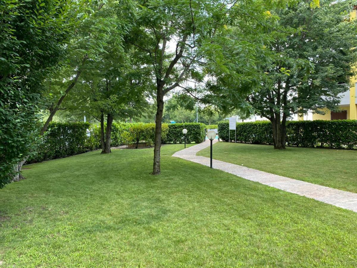 Appartamento Il Faro Con Giardino In Residence Con Piscina Desenzano del Garda Exterior photo